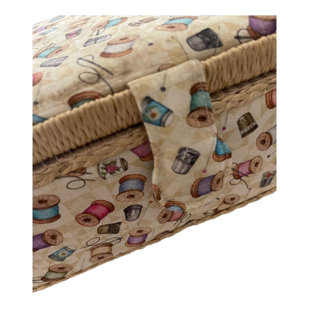 Small Sewing Thread Mending Padded Box - Picture 3 of 6